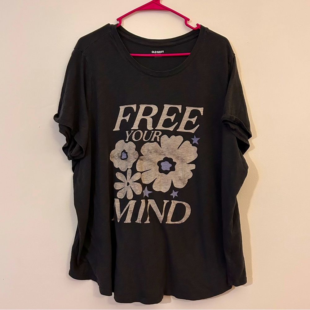 Old Navy Plus-Size Graphic Tee